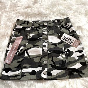 High rise camo skirt